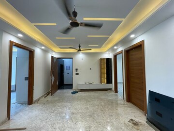 Parking in 3 BHK Builder Floor at Ansal Sushant Floors, Sushant Lok ii – for Sale