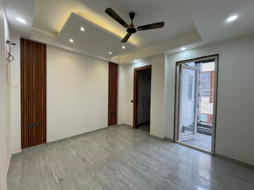 Room in 3 BHK Builder Floor at Ansal Sushant Floors, Sushant Lok ii – for Sale