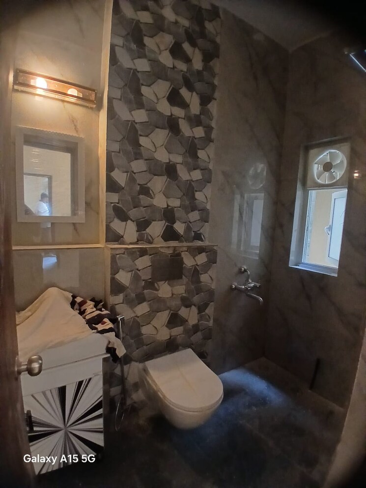 Bathroom, paras-tierea 3 Bedroom 1075 Sq.Ft. Apartment In Sector 137 Noida 7790136