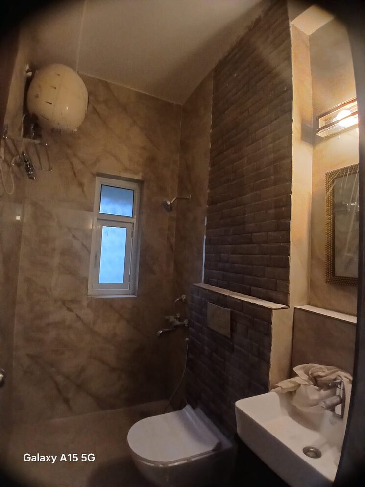 Bathroom, paras-tierea 3 Bedroom 1075 Sq.Ft. Apartment In Sector 137 Noida 7790136