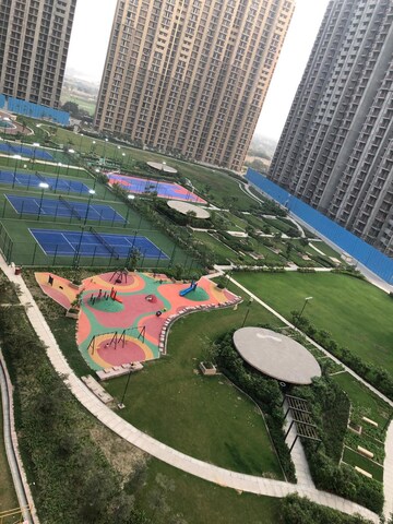 Swimming Pool in 3 BHK Apartment at Tata Eureka Park, Sector 150 – for Rent