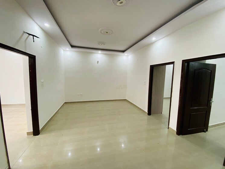 Room, sector 126 3 Bedroom 150 Sq.Yd. Apartment In Sector 126 Mohali 7790237