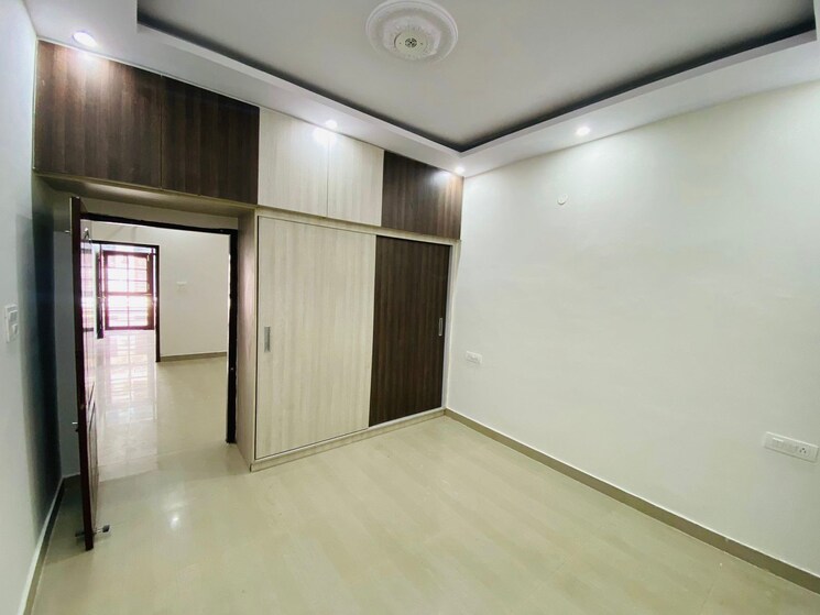 Room, sector 126 3 Bedroom 150 Sq.Yd. Apartment In Sector 126 Mohali 7790237