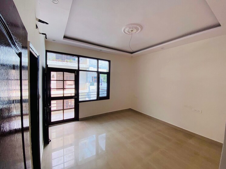 Room, sector 126 3 Bedroom 150 Sq.Yd. Apartment In Sector 126 Mohali 7790237