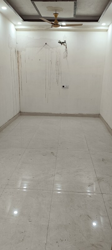Room in 2 BHK Builder Floor at RPS Palm Drive, Sector 88 – for Sale