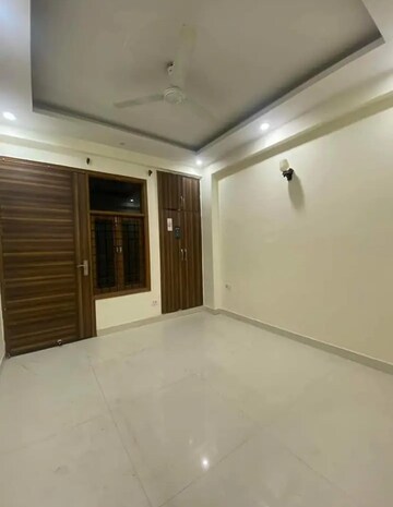 Room in 2 BHK Builder Floor at Vaishali Sector 4 – for Sale