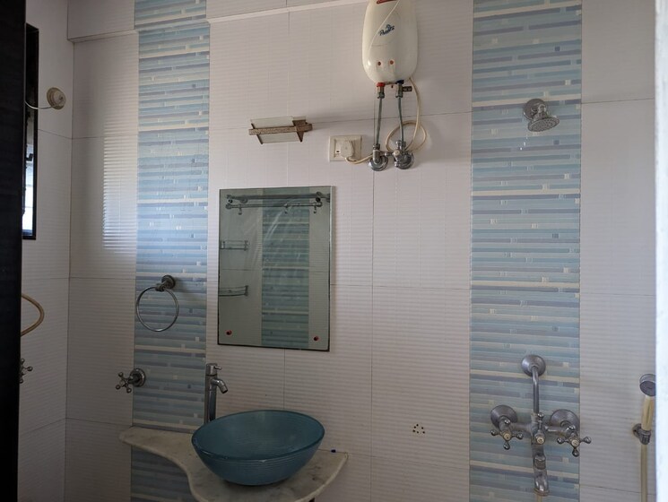 Bathroom, worli 2 Bedroom 950 Sq.Ft. Apartment In Worli Mumbai 7790395