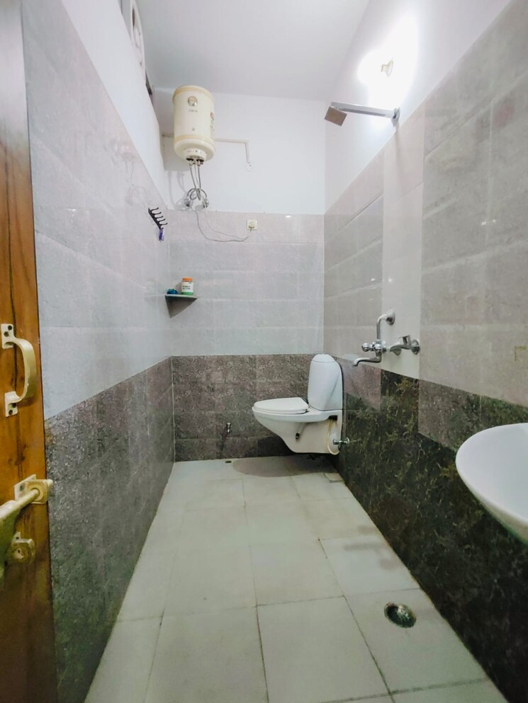 Bathroom, dlf-exclusive-floors 3 Bedroom 1555 Sq.Ft. Builder Floor In Sector 53 Gurgaon 7790426