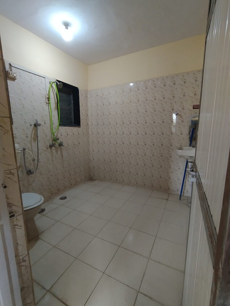 Bathroom, vijay-nagari-chs 2 Bedroom 650 Sq.Ft. Apartment In Vijay Nagari Thane 7790445