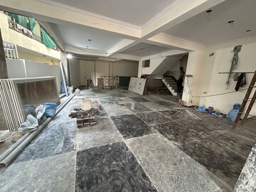 Parking in 3 BHK Builder Floor at Sector 7 – for Sale