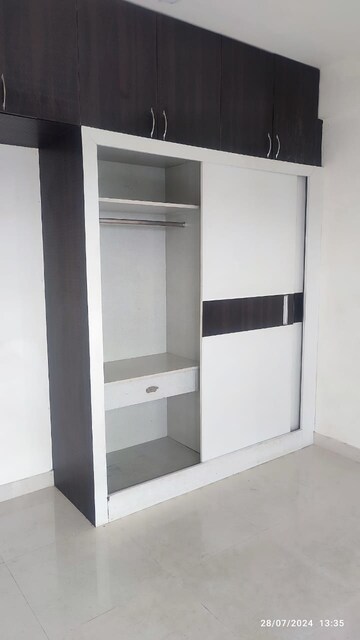 Room in 2 BHK Apartment at Signature Signum 81, Sector 81 – for Sale