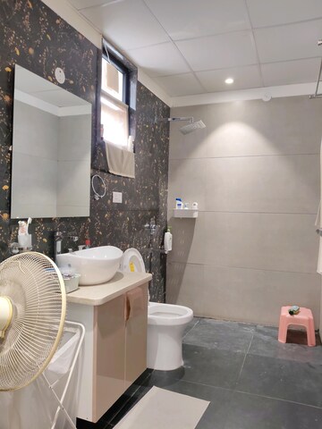 रेसिडेंशियल बिल्डर फ्लोर वर्ग फुट फॉर रेंट इन सेक्टर 28 गुड़गांव  7790631