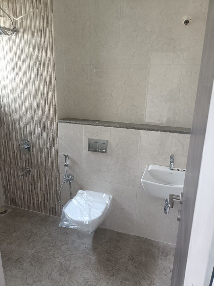 Attached Bathroom, mulund west 2 Bedroom 850 Sq.Ft. Apartment In Mulund West Mumbai 7790801