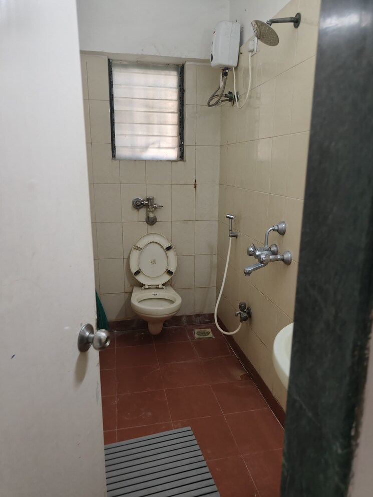 Bathroom, blue-mountain-towers 2 Bedroom 1000 Sq.Ft. Apartment In Shashtri Nagar Mumbai 7790845