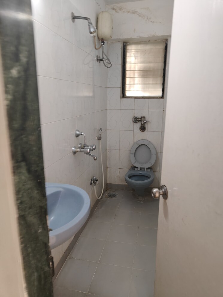 Bathroom, blue-mountain-towers 2 Bedroom 1000 Sq.Ft. Apartment In Shashtri Nagar Mumbai 7790845