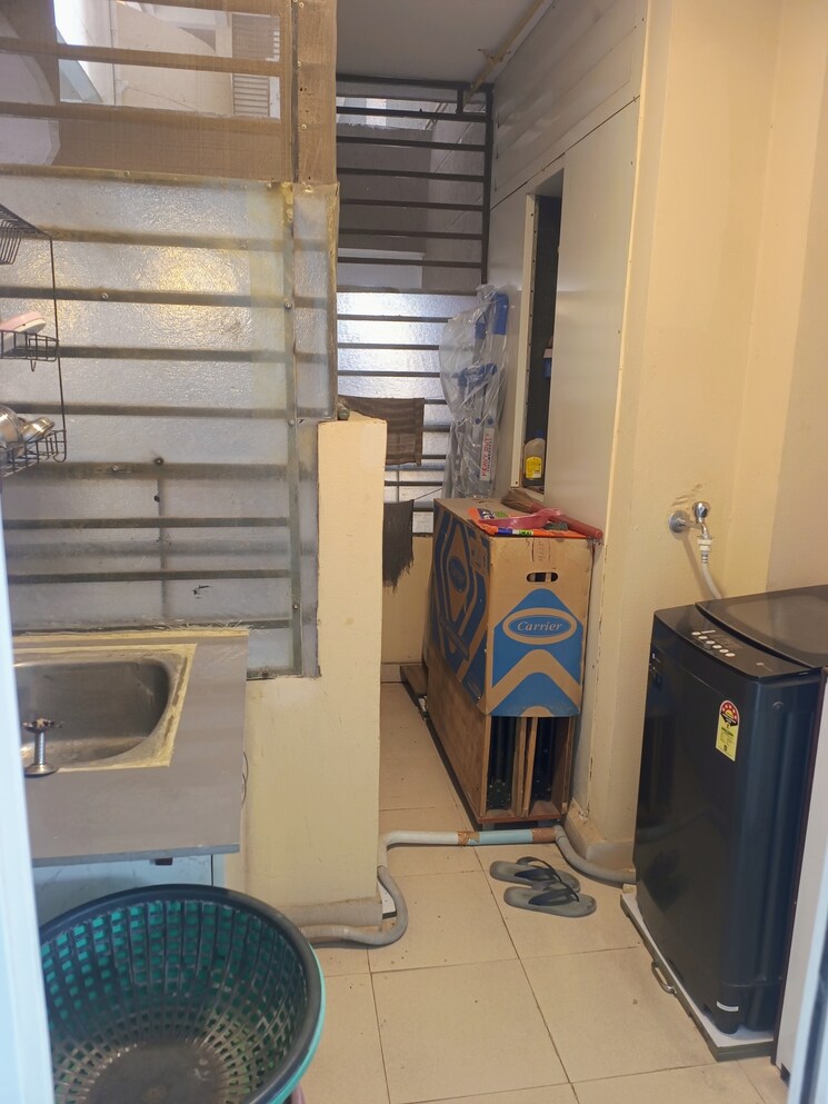 Bathroom, purvanchal-royal-city 3 Bedroom 1735 Sq.Ft. Apartment In Chi V Greater Noida Greater Noida 7790855