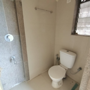 Bathroom in 1.5 BHK Apartment at Everest World Lavender, Kolshet Road – for Sale