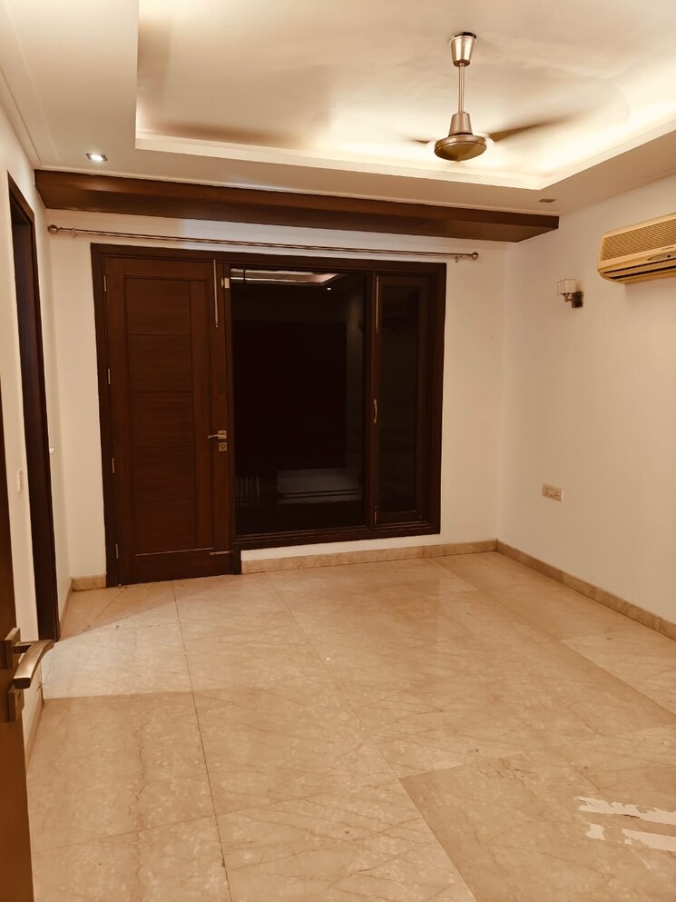 Room, new friends colony 4 Bedroom 516 Sq.Yd. Builder Floor In New Friends Colony Delhi 7790996