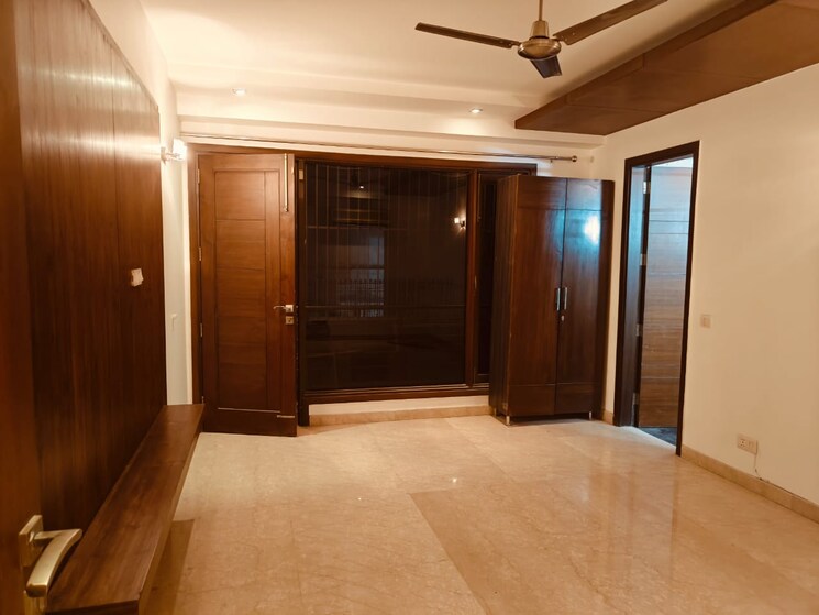 Room, new friends colony 4 Bedroom 516 Sq.Yd. Builder Floor In New Friends Colony Delhi 7790996