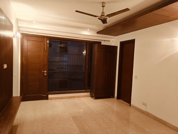 Room, new friends colony 4 Bedroom 516 Sq.Yd. Builder Floor In New Friends Colony Delhi 7790996