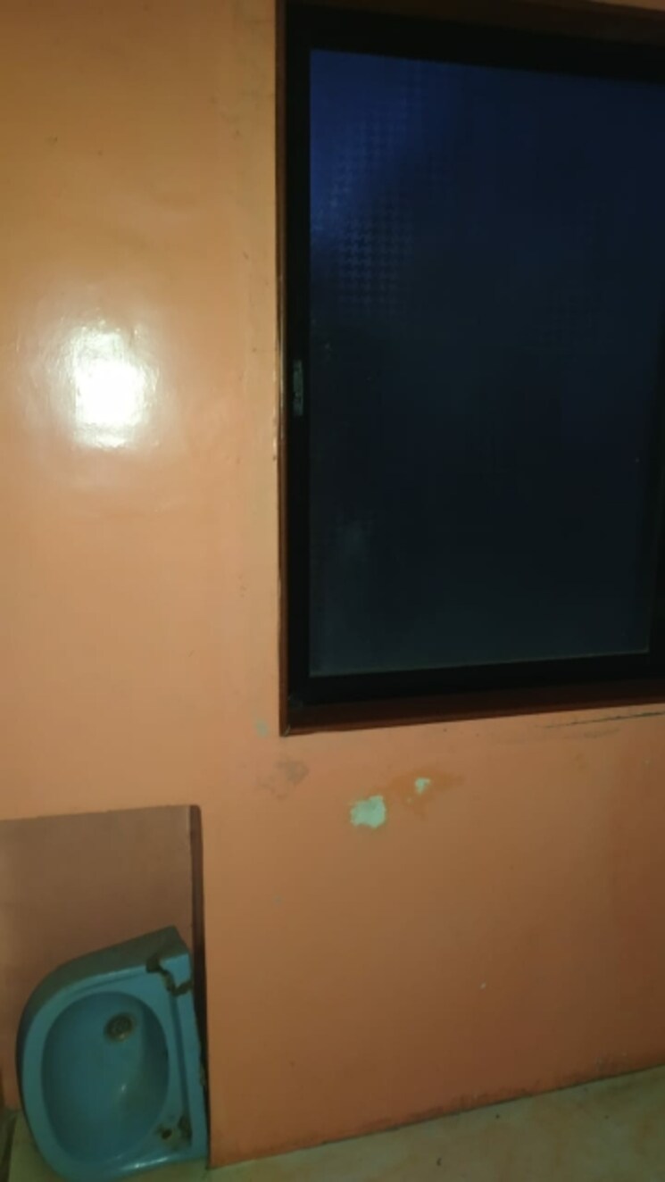 Attached Bathroom, model colony 2 Bedroom 900 Sq.Ft. Apartment In Model Colony Pune 7791067