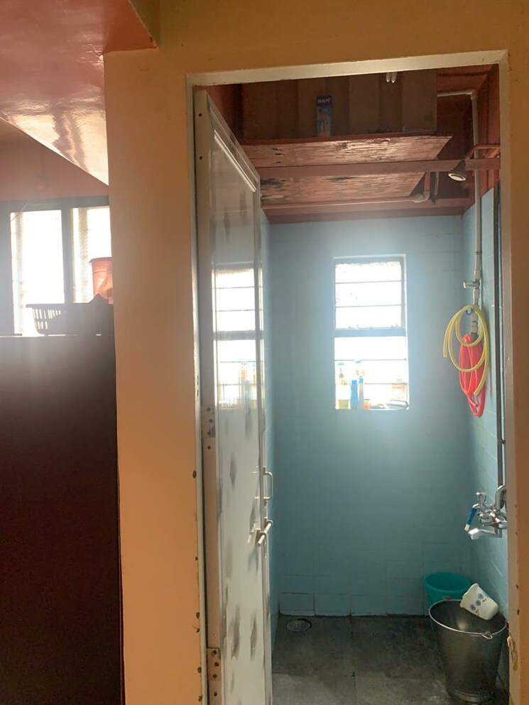 Bathroom, model colony 2 Bedroom 900 Sq.Ft. Apartment In Model Colony Pune 7791067