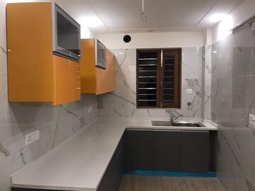 Kitchen in 3 BHK Builder Floor at BPTP Parkland Pride, Sector 77 – for Sale