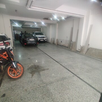 Parking in 3 BHK Builder Floor at Chattarpur – for Sale