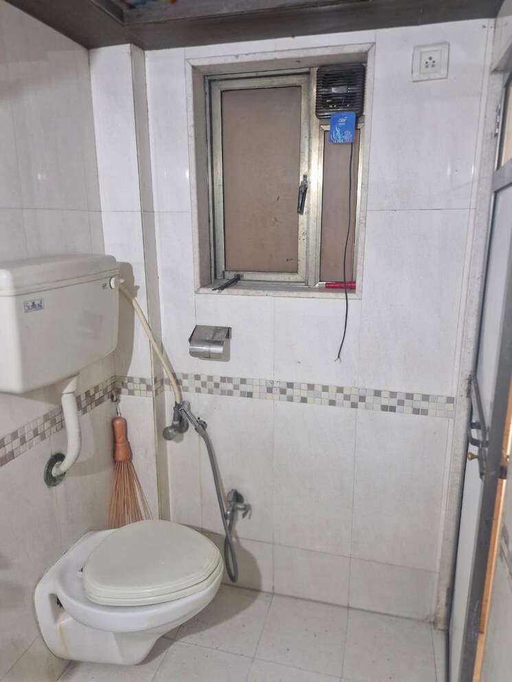 Bathroom, rashtrsarathi-apartment 2.5 Bedroom 800 Sq.Ft. Apartment In Mulund East Mumbai 7791847