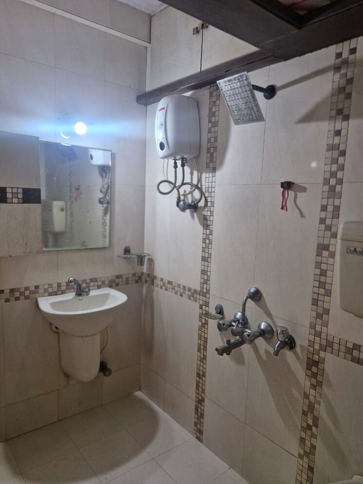 Bathroom, rashtrsarathi-apartment 2.5 Bedroom 800 Sq.Ft. Apartment In Mulund East Mumbai 7791847