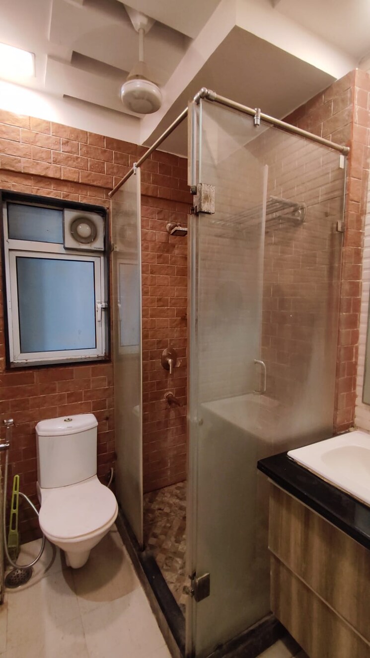 Bathroom, moti nagar 3 Bedroom 1775 Sq.Ft. Apartment In Moti Nagar Delhi 7791631