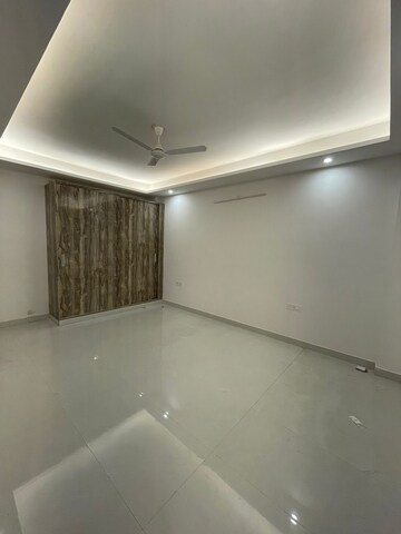 Furnished Amenities in 3 BHK Builder Floor at Saket – for Sale