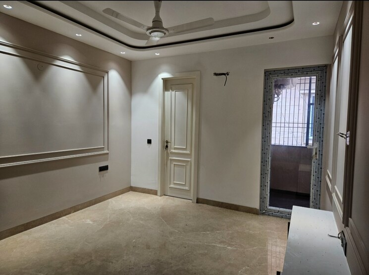 Room, east patel nagar 3 Bedroom 200 Sq.Yd. Builder Floor In East Patel Nagar Delhi 7791914