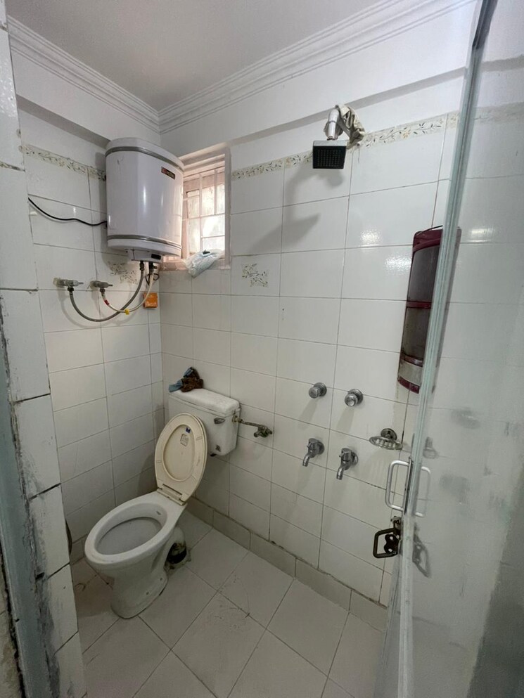 Bathroom, vasant kunj 1 Bedroom 550 Sq.Ft. Apartment In Vasant Kunj Delhi 7791919