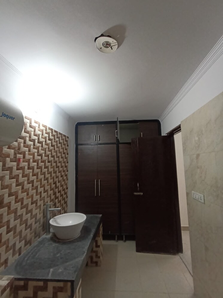 Bathroom, maya-garden-city 3 Bedroom 1852 Sq.Ft. Apartment In Lohgarh Zirakpur 7792058