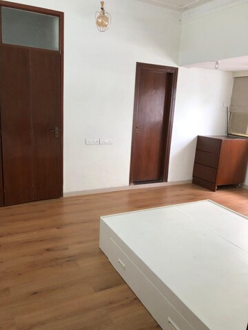 Room in 2 BHK Apartment at Malabar Hill – for Sale