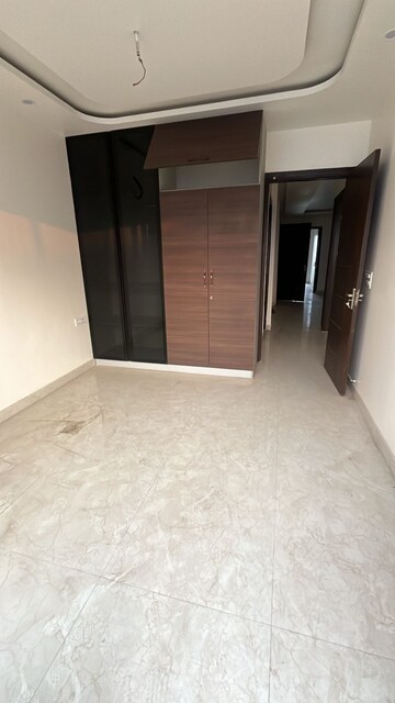 Room in 3 BHK Builder Floor at Puri Kohinoor, Sector 89 – for Sale