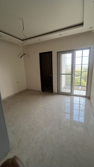 Room in 3 BHK Builder Floor at Puri Kohinoor, Sector 89 – for Sale