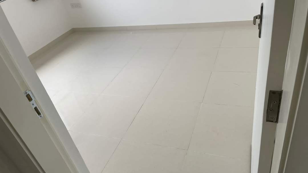 1.5 BHK + Servant Room Apartment For Sale in Amanora Gold Towers