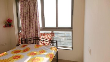 Room in 1.5 BHK Apartment at Amanora Future Towers, Hadapsar – for Sale
