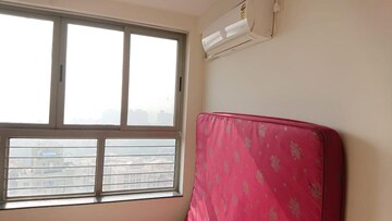 Room in 1.5 BHK Apartment at Amanora Future Towers, Hadapsar – for Sale