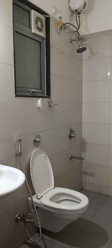 Bathroom in 1.5 BHK Apartment at Amanora Future Towers, Hadapsar – for Sale