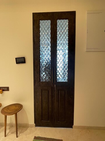 Furnished Amenities in 3.5 BHK Apartment at Peninsula Salsette 27, Byculla – for Rent