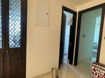 Room in 3.5 BHK Apartment at Peninsula Salsette 27, Byculla – for Rent