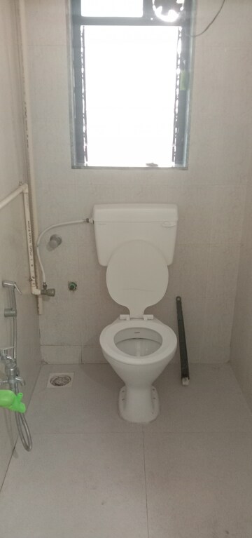 Bathroom in 1.5 BHK Apartment at Shree Sai Complex, Prabhadevi – for Sale