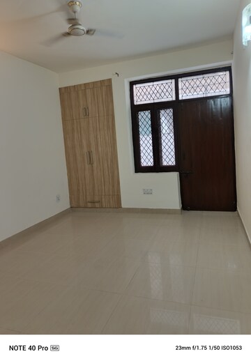 Room in 3 BHK Builder Floor at Ardee City, Sector 52 – for Sale