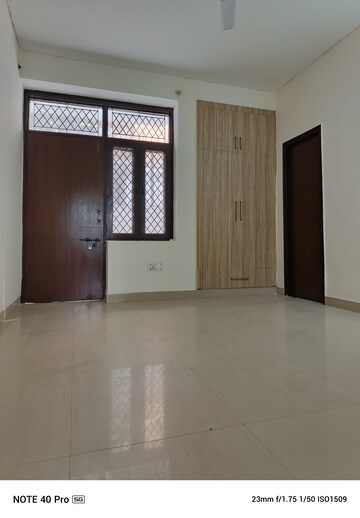 Room in 3 BHK Builder Floor at Ardee City, Sector 52 – for Sale