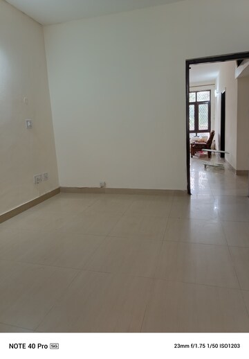 Room in 3 BHK Builder Floor at Ardee City, Sector 52 – for Sale