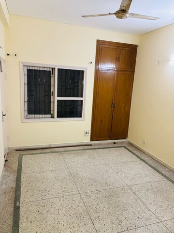 Room in 3 BHK Apartment at Nimbus Express Park View, Chi V Greater Noida – for Sale