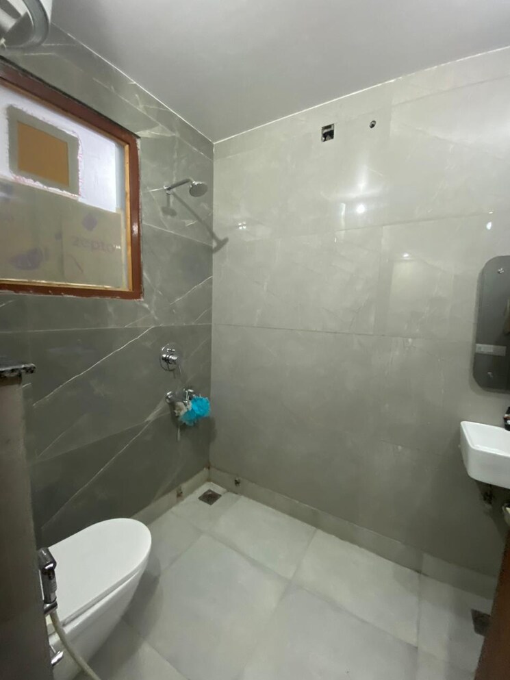 Bathroom, beverly-towers 3 Bedroom 2100 Sq.Ft. Builder Floor In Sector 21 Gurgaon 7793054